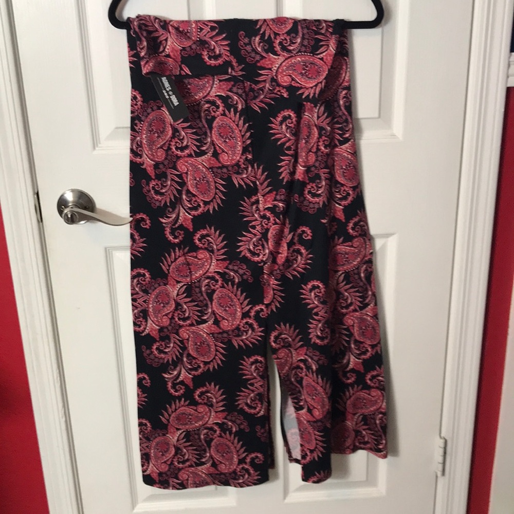 Agnes & Dora NWT Slid skit Maxi Skirt. Medium
